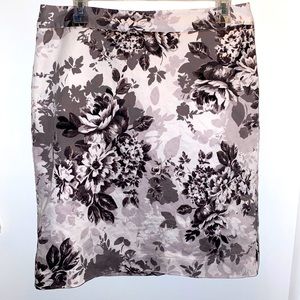 Van Heusen Floral Knee Length Skirt B&W (10)
